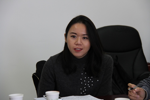 霍艷在會上發言