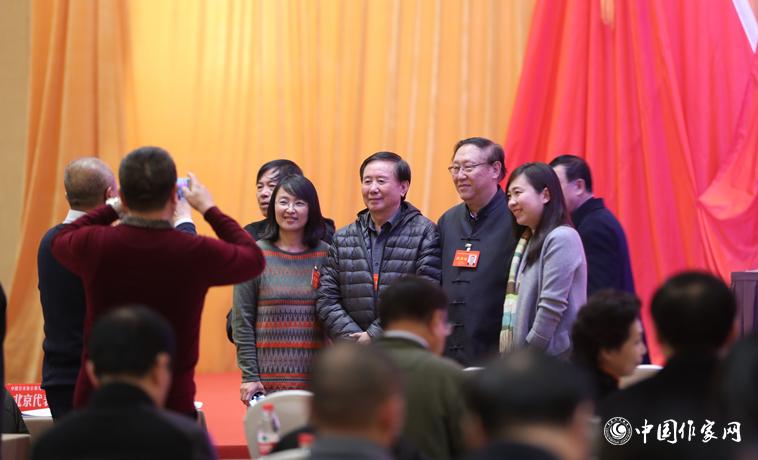 11月29日，與會者會場拍照留念