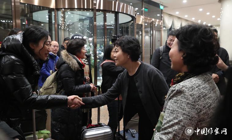 11月28日，中國作協主席鐵凝、副主席何建明迎接上海代表團。