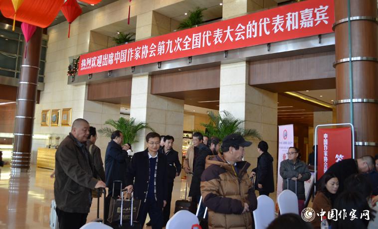 11月28日，中國作協第九次全國代表大會參會代表團報到。