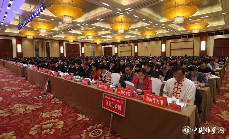 12月1日，中國作家協會第九次全國代表大會第二次全體會議召開。