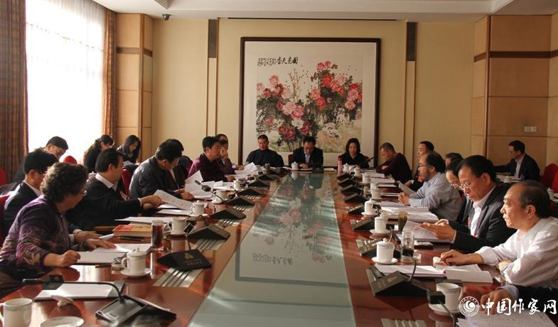 12月1日下午，山東、兵團代表團分組討論。