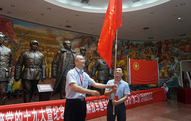 深入歷史現場，挖掘英雄事跡