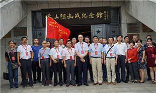 在塔山狙擊戰紀念館合影