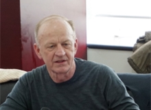 福勞德?歐爾森：文學(xué)是關(guān)于勇敢、誠(chéng)實(shí)的藝術(shù)文學(xué)最大的魅力在于，它是關(guān)于勇敢、誠(chéng)實(shí)的藝術(shù)，并帶給我們新的值得思考的問(wèn)題。[詳細(xì)]