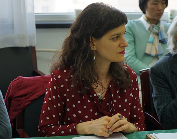 芭芭拉?保加可尼克：寫(xiě)作將中外作家凝結(jié)在一起寫(xiě)作凝結(jié)表達(dá)各異的作家，幫助理解人類是誰(shuí)，有何異同，這樣才能求同存異。[詳細(xì)]