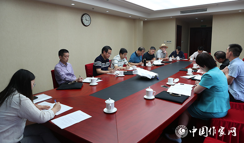 7月28日,全體會后文學理論評論獎評獎委員會召開會議