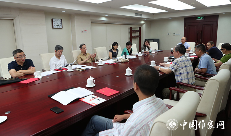 7月28日,全體會后短篇小說獎評獎委員會召開會議