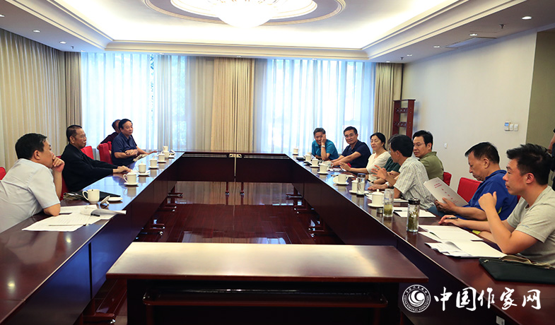 7月28日,全體會后報告文學獎評獎委員會召開會議