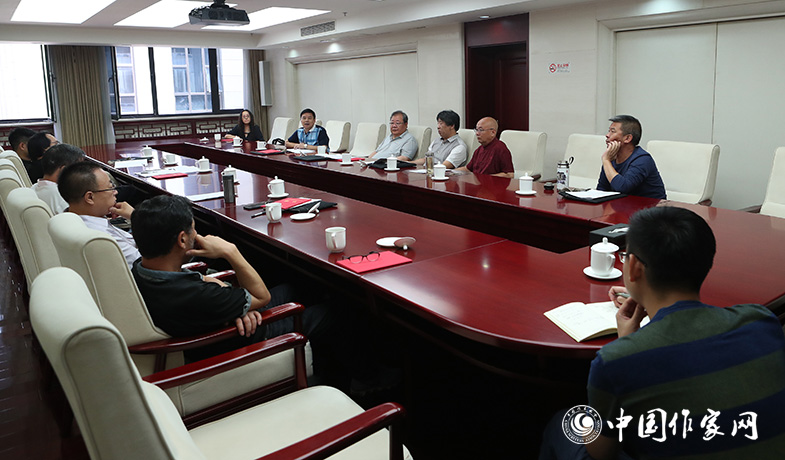 7月28日,全體會后詩歌獎評獎委員會召開會議