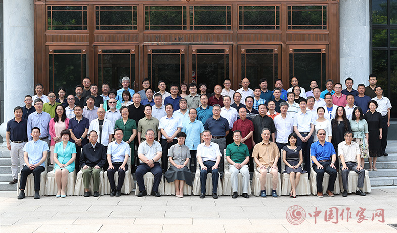 7月28日,第七屆魯迅文學獎全體評委合影