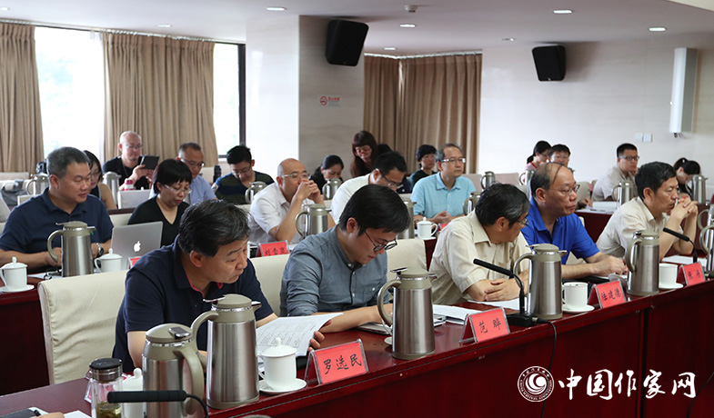 7月28日,第七屆魯迅文學獎各評委會全體會現場