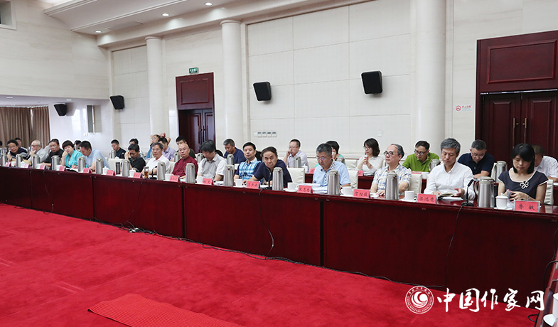 7月28日,第七屆魯迅文學獎各評委會全體會現場