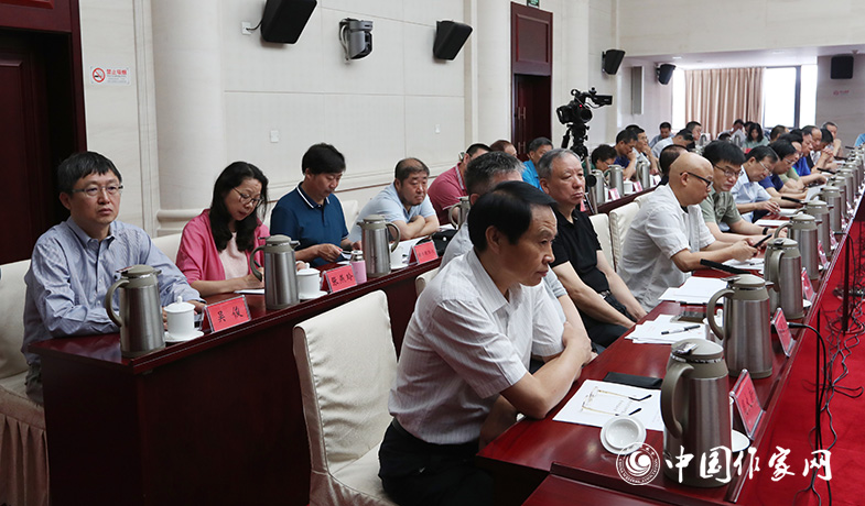 7月28日,第七屆魯迅文學獎各評委會全體會現場