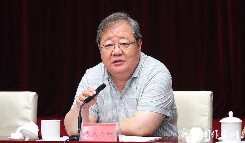 7月28日,吉狄馬加主持第七屆魯迅文學獎各評委會全體會