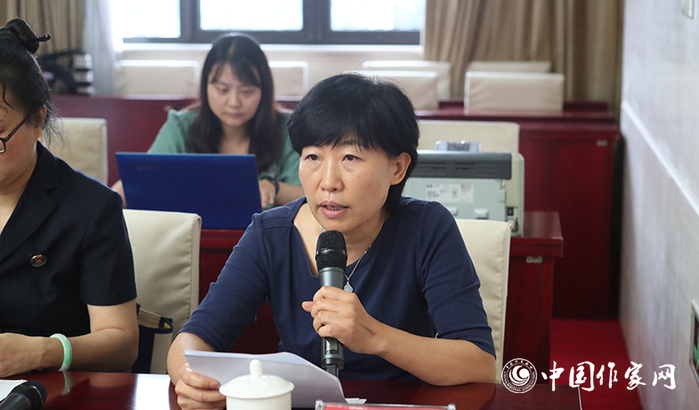 8月11日,終會上,計票人報告選票發放、回收及統計情況