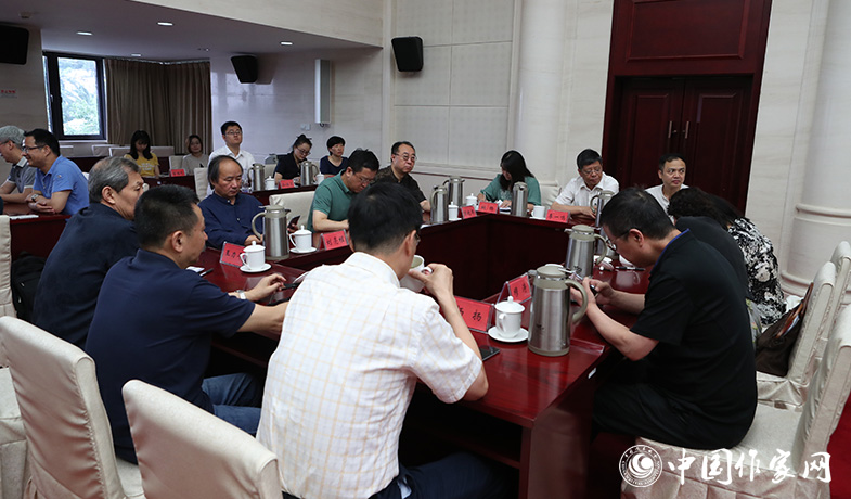 8月11日,第七屆魯迅文學獎終評會投票現場