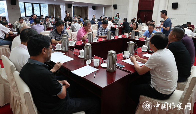 8月11日,第七屆魯迅文學獎終評會投票現場