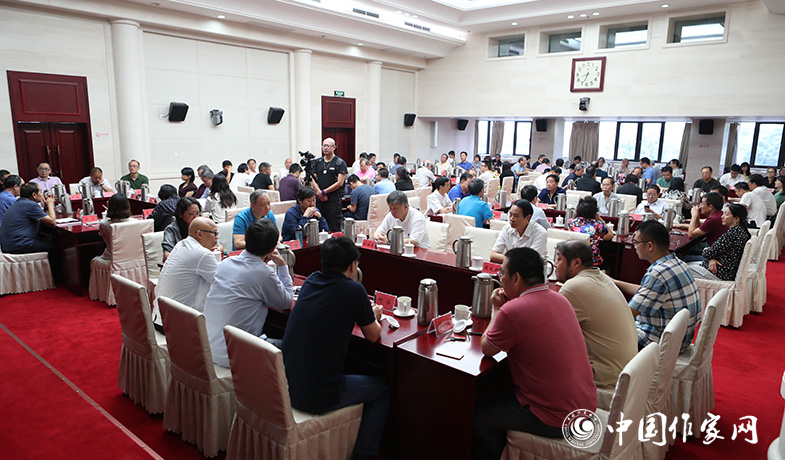 8月11日,第七屆魯迅文學獎終評會投票現場