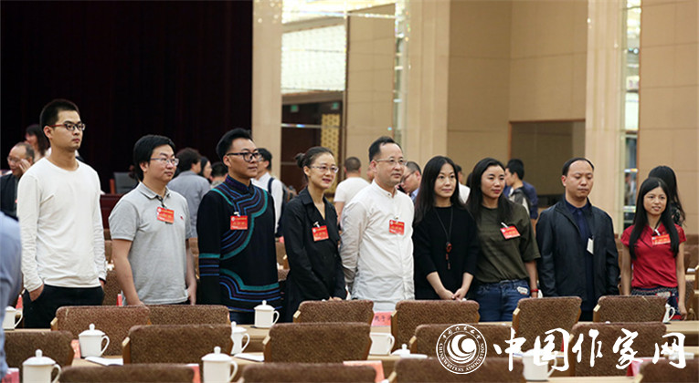 開幕式結束后，代表們合影留念