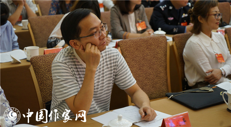 與會代表在開幕式現場