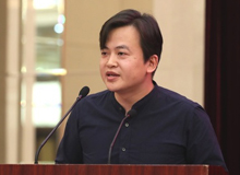 王威廉：人,時間的容器　　寫作的人在時間的蒼茫海面上需要看得更多、望得更遠，才能帶給寫作真正的自由。[詳細]