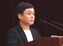 楊慶祥：這是一個人民的世紀　　時代從來不主動呈現其面容和形式。光榮屬于那些執著探索和艱苦書寫的靈魂。[詳細]