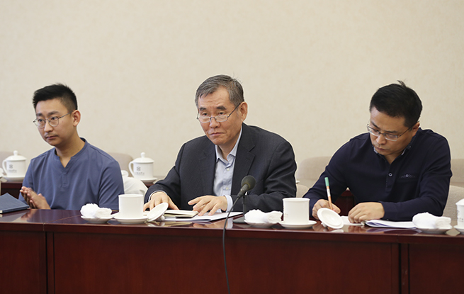 錢小芊參加青創會分組討論