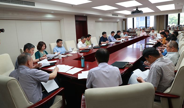 第一次全體會后召開大組見面會,各組評委討論工作