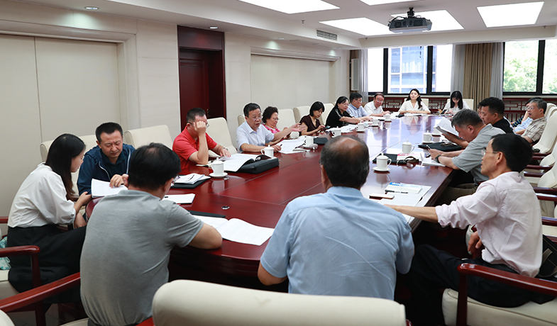 第一次全體會后召開大組見面會,各組評委討論工作