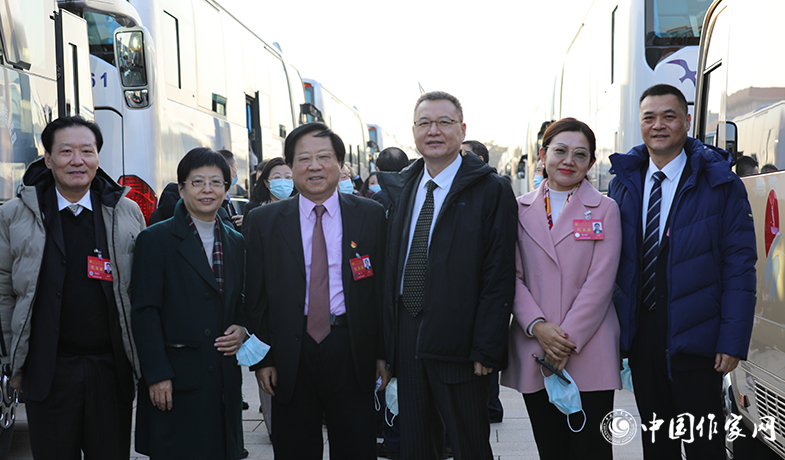 行業系統代表團合影留念