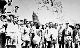 魯藝初成立時院系教員合影