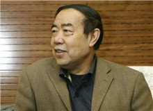 【賈平凹】	郭洪雷丨《古鏡未磨，照破天地——重讀<秦腔>》；	徐　剛丨《賈平凹鄉村敘事的寫作姿態》。