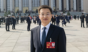 全國政協(xié)委員、山西省作協(xié)主席李駿虎