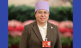 全國人大代表,寧夏回族自治區(qū)婦聯(lián)副主席,吳忠市紅寺堡鎮(zhèn)人民政府文化站站長馬慧娟