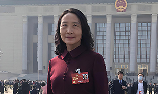 全國政協(xié)委員、天津市作協(xié)主席尹學(xué)蕓