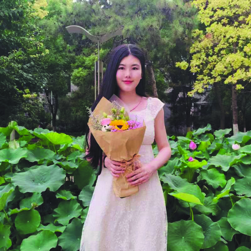 湯介生，原名張明慧，北大中文系博士，科幻懸疑小說作家。代表作《控夢東京》《唐詩生死局》，作品曾入圍央視年度中國好書，獲得首屆燧石文學獎，第十五屆、第十六屆新概念作文大賽全國一等獎。