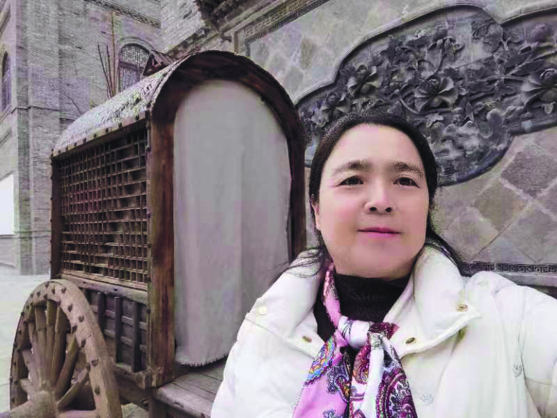 徐彥利，科幻作家，自1998年起發表作品，已發表近500篇科幻小說及研究論文等，出版《奇幻森林逃生記》《心靈探測師》《先鋒敘事新探》《中國科幻史話》《中國當代小說主潮》《中國當代小說流變史》等著作。曾獲華語科幻星云獎、少兒科幻星云獎及世界華人科普獎等獎項。