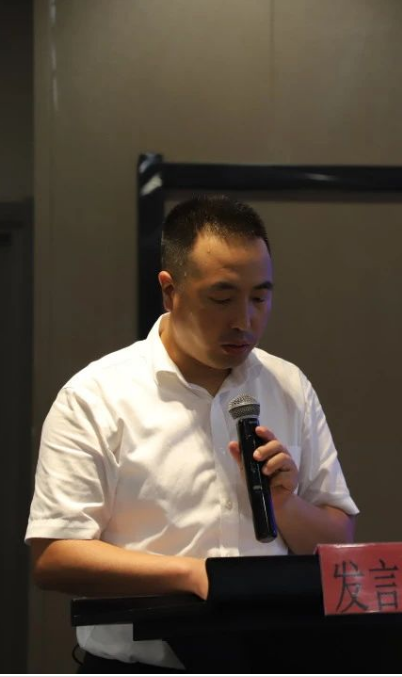 呼倫貝爾市翻譯家協(xié)會副主席、秘書長陳巴爾虎旗文聯(lián)副主席慶和