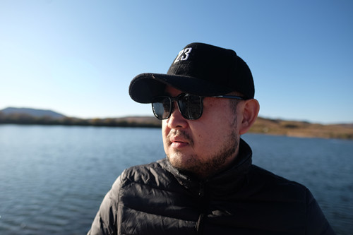 常小琥,1984年生于北京。已出版長篇小說《琴腔》《收山》等,中短篇小說見《當代》《收獲》《十月》《北京文學(xué)》《上海文學(xué)》等刊,同時參與過多種影視劇本創(chuàng)作。曾獲華文世界電影小說獎首獎、“紫金?人民文學(xué)之星”小說佳作獎、華語青年作家獎、《上海文學(xué)》中篇小說獎、《北京文學(xué)》年度優(yōu)秀作品獎等。