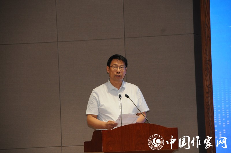 中國科普作家協會副理事長尹傳紅致辭