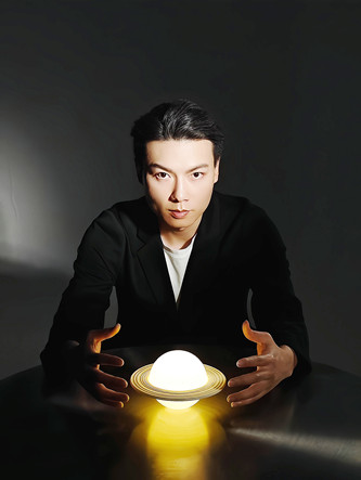 陳楸帆:作家,編劇,翻譯。中國作協科幻文學委員會副主任,代表作有《荒潮》《人生算法 》等