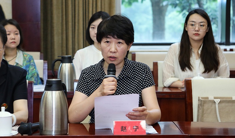 8月11日,總計票人向評委會報告選票情況