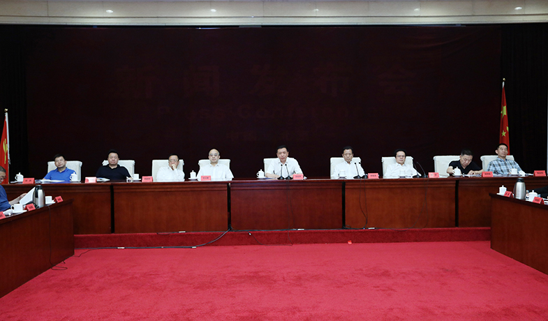 7月25日,第十一屆茅盾文學獎評獎委員會第一次全體會