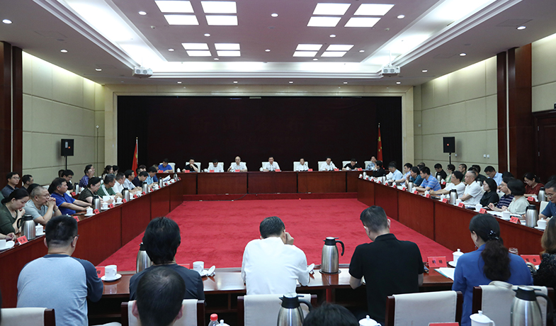 7月25日,第十一屆茅盾文學獎評獎委員會第一次全體會