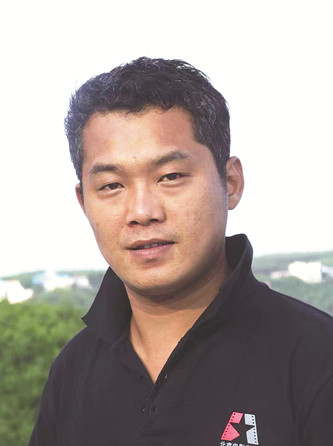 李云雷,《小說選刊》副主編,中國現代文學館特邀研究員,中國文藝評論家協會青年委員會委員。著有評論集《重申新文學的理想》《新時代文學與中國故事》等,小說集《再見,牛魔王》《沉默的人》等。曾獲馮牧文學獎、茅盾文學新人獎等多個獎項