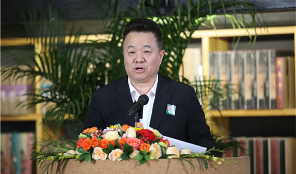 中國作協(xié)黨組成員、副主席、書記處書記邱華棟主持交流活動