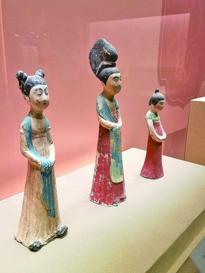 展出的發(fā)型各異的彩繪女陶俑。本報記者 李韻攝/光明圖片