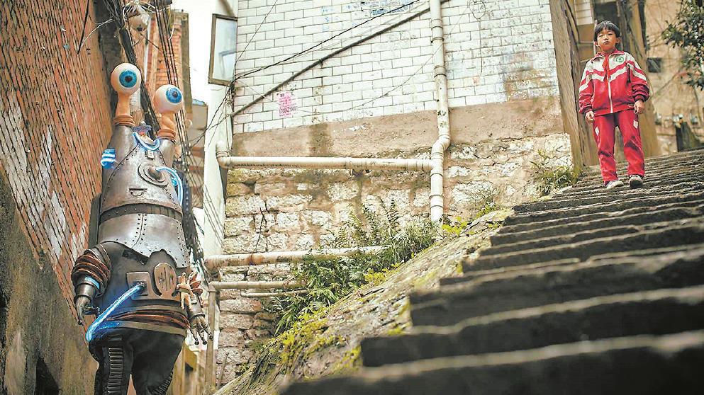 《朱同在三年級丟失了超能力》展現了一個三年級小學生“漫長”的一天，呈現一種散文化敘事。