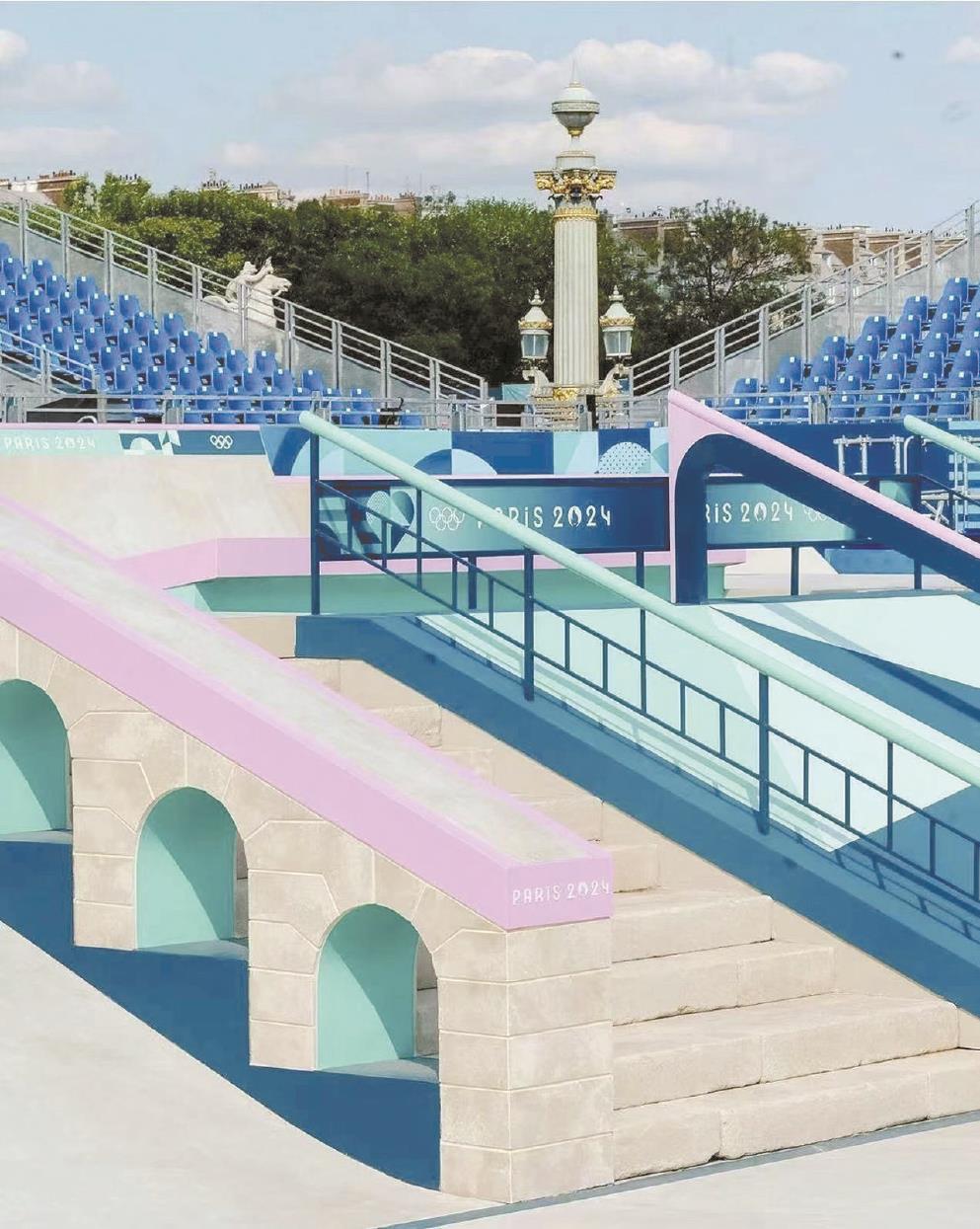 巴黎奧運會史無前例地用薰衣草紫色取代了傳統跑道的紅藍配色;藍粉配色的攀巖墻與粉色自行車道,將法式浪漫呈現入骨